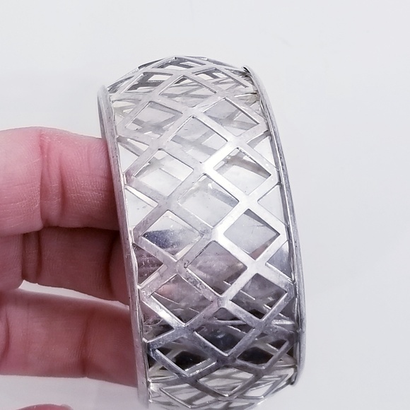 JESSICA SIMPSON Lattice Bangle Bracelet Silver - Picture 4 of 5